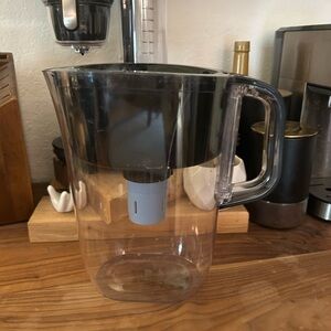 Clear and Black Water Filter Pitcher Brita Water Filter Pitcher